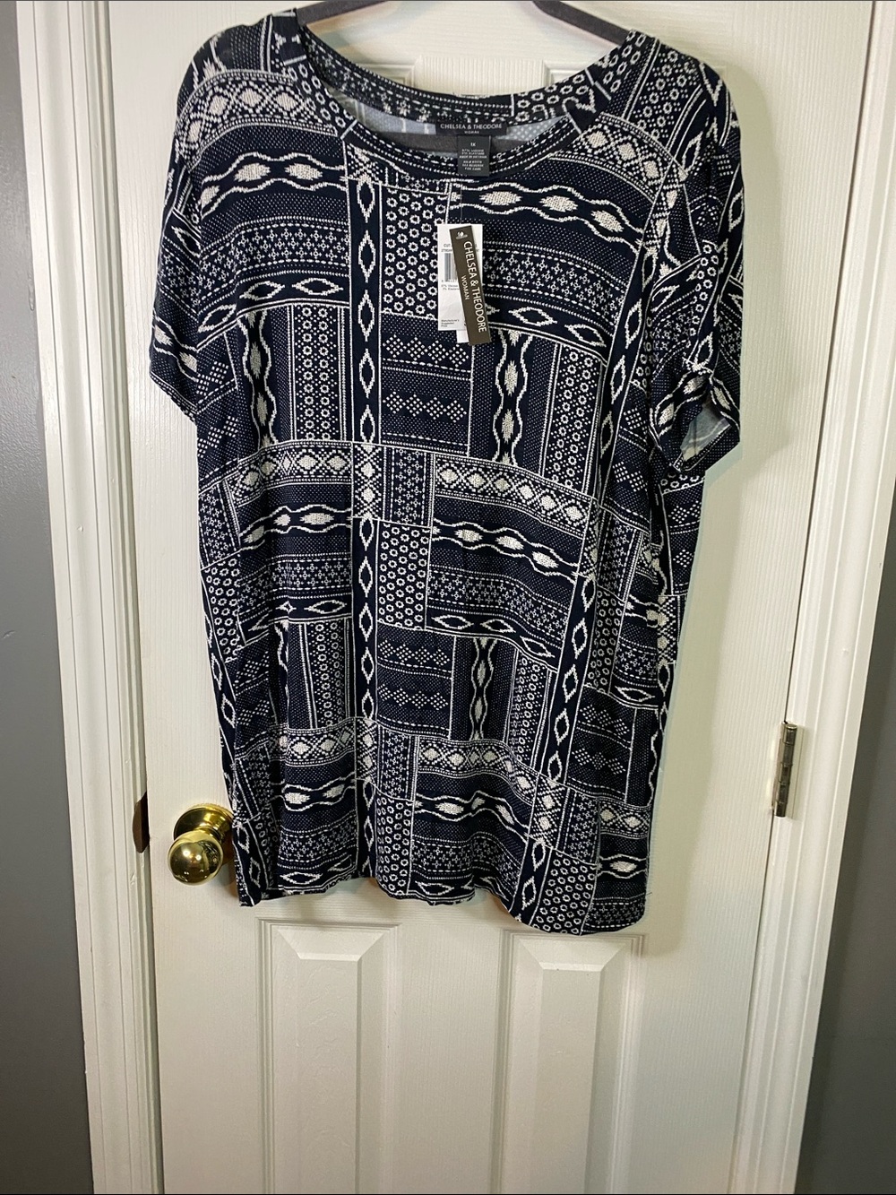 Chelsea Theodore Navy and White Geometric Short Sleeve Tunic Size 1X.